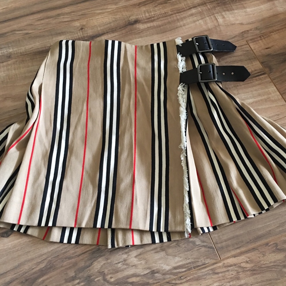 A-line Burberry skirt